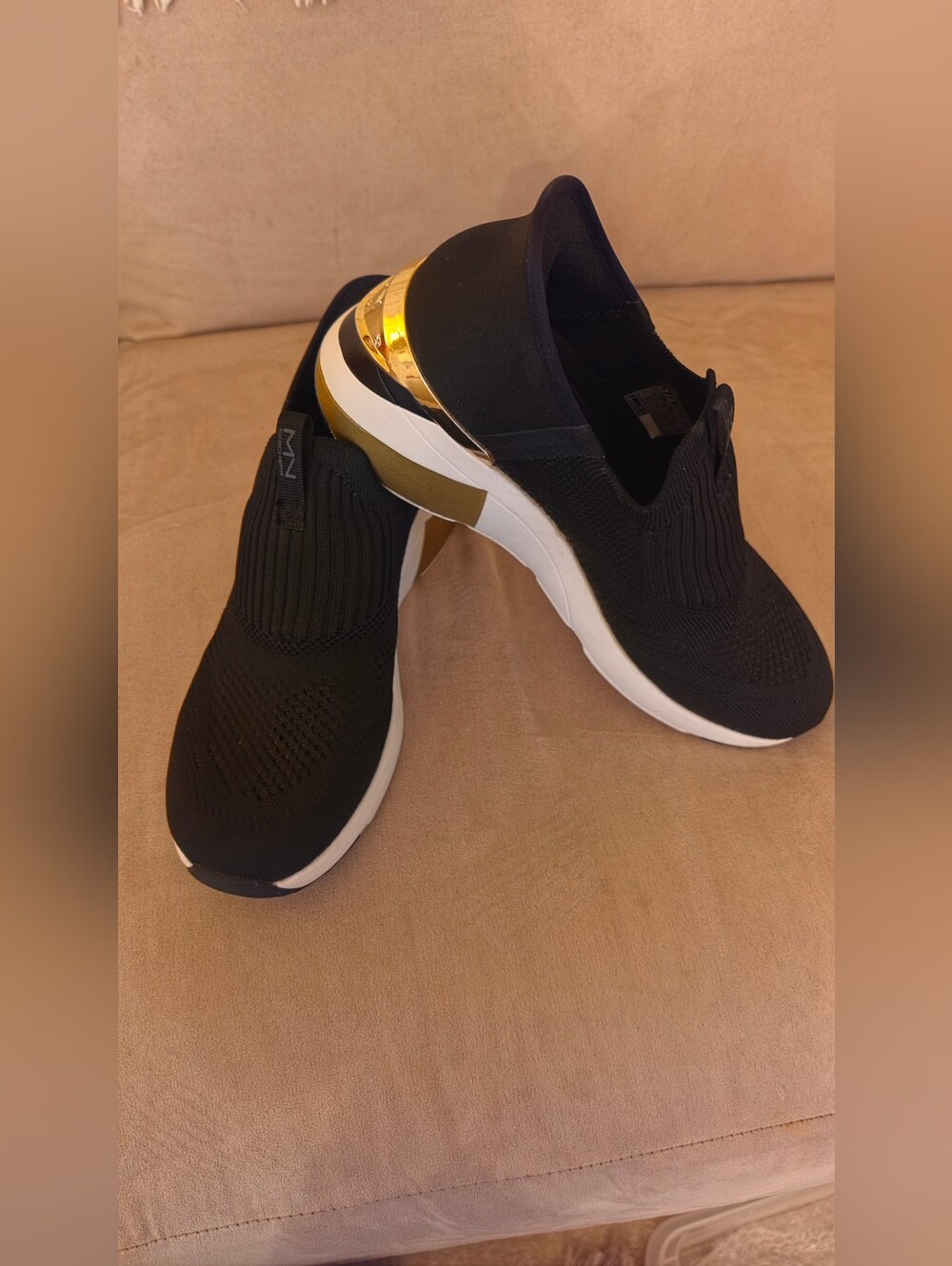 Skechers Hands free Cozy Fit Slip Ins shoes